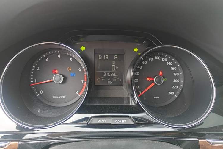 Used Volkswagen Bora 2014 1.6L Automatic Luxury Model Odometer Close Up