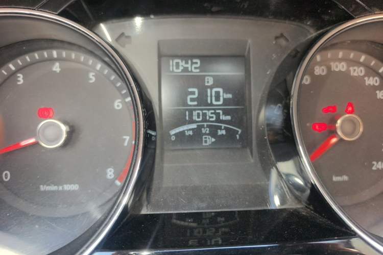 Used Volkswagen Bora 2014 1.4 TSI Manual Comfort Model Odometer Close Up
