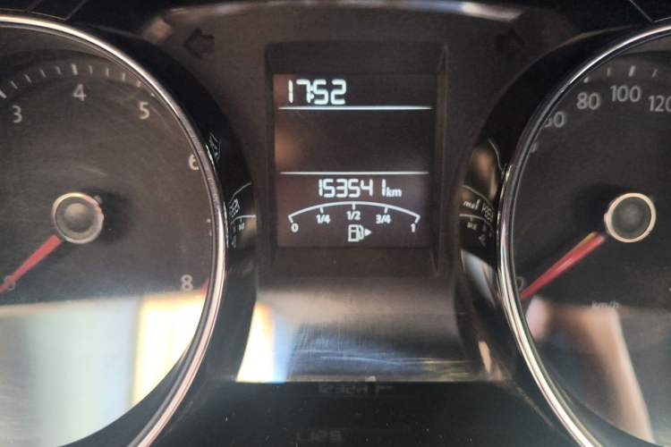 Used Volkswagen Bora 2014 1.6L Automatic Comfort Model Odometer Close Up