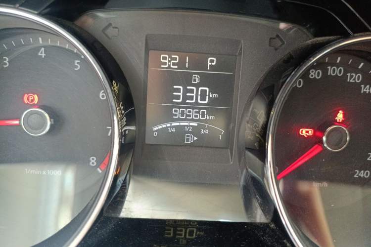 Used Volkswagen Bora 2014 1.6L Automatic Comfort Model Odometer Close Up