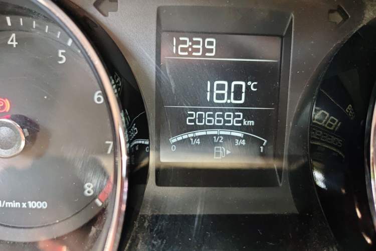 Used Volkswagen Bora 2014 1.4 TSI Manual Comfort Model Odometer Close Up