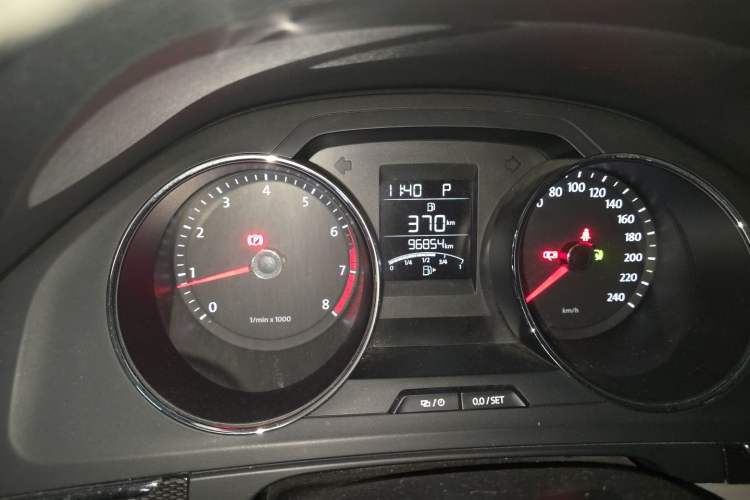 Used Volkswagen Bora 2014 1.6L Automatic Fashion Model Odometer Close Up
