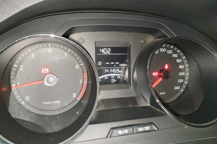 Used Volkswagen Bora 2014 1.6L Manual Fashion Edition Odometer Close Up