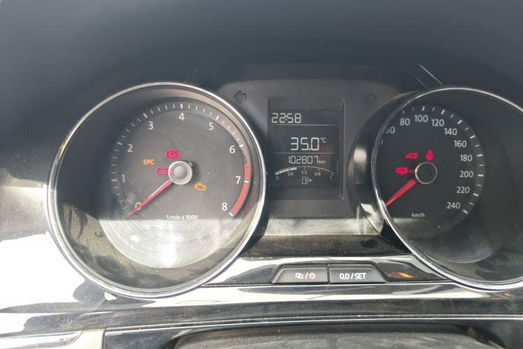 Used Volkswagen Bora 2014 1.6L Manual Comfort Model Odometer Close Up