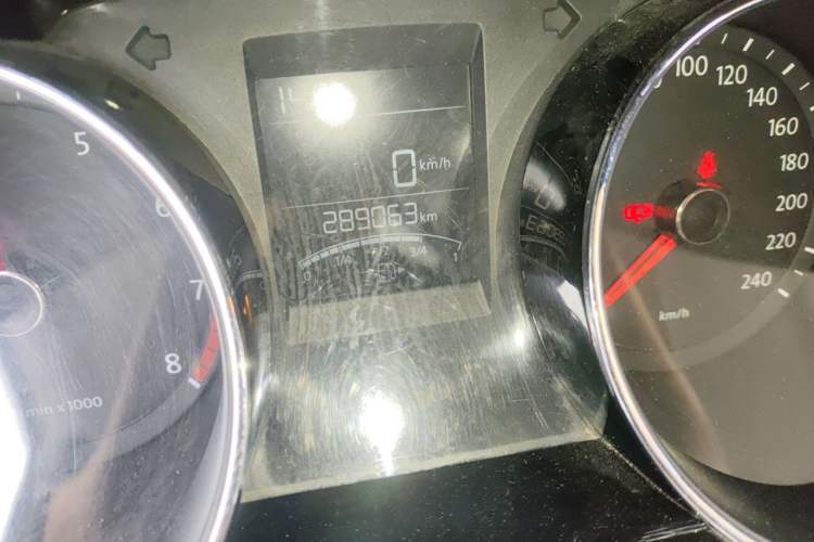 Used Volkswagen Bora 2014 1.6L Manual Comfort Model Odometer Close Up