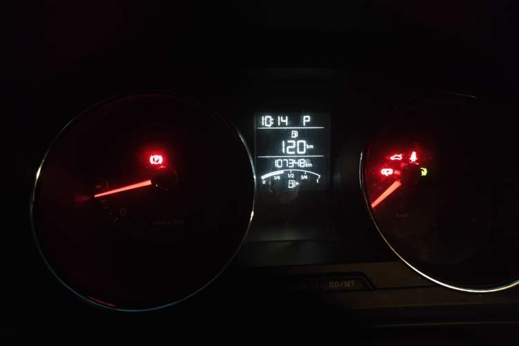 Used Volkswagen Bora 2014 1.6L Automatic Fashion Model Odometer Close Up