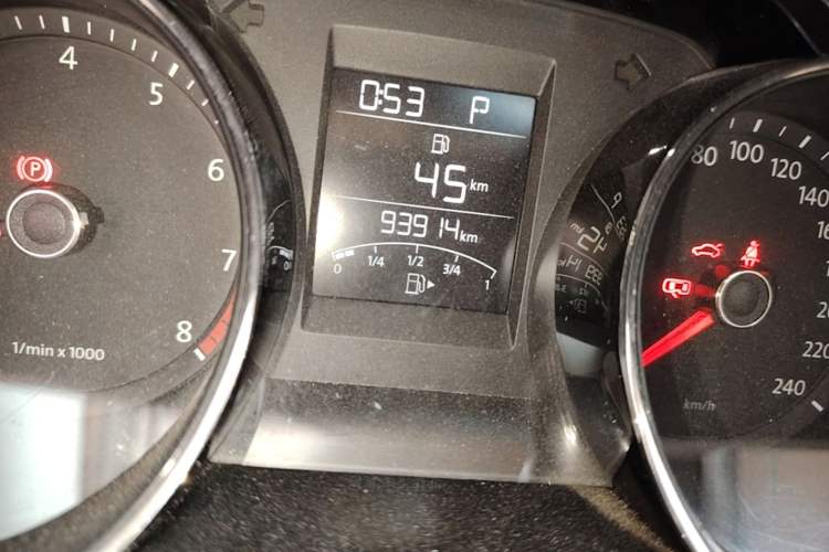 Used Volkswagen Bora 2014 1.6L Automatic Comfort Model Odometer Close Up