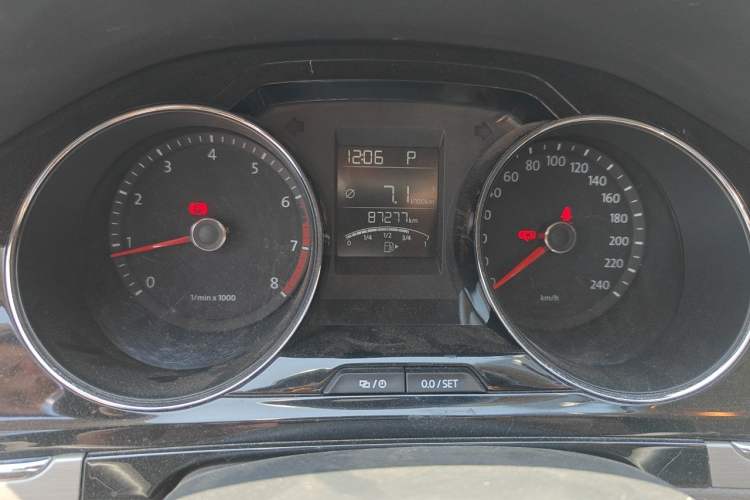 Used Volkswagen Bora 2014 1.6L Automatic Comfort Model Odometer Close Up