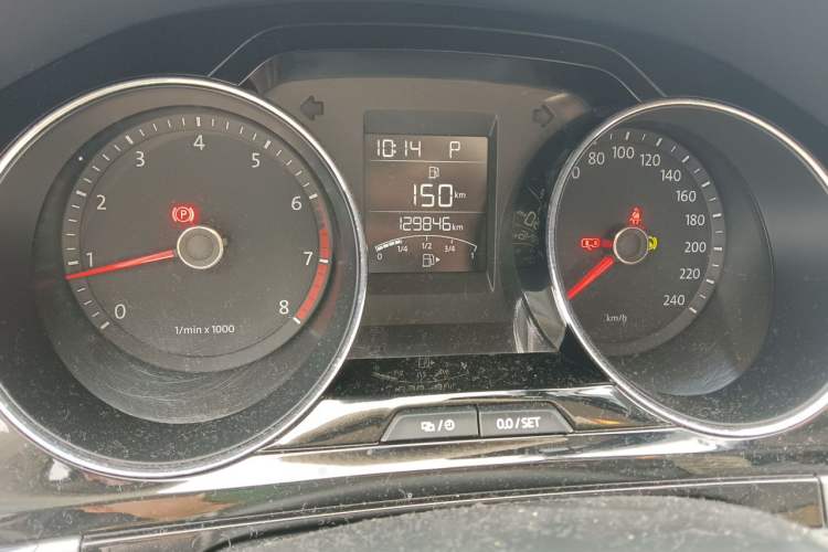 Used Volkswagen Bora 2014 1.6L Automatic Fashion Model Odometer Close Up