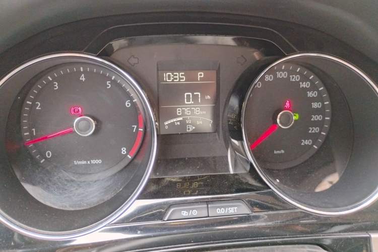 Used Volkswagen Bora 2014 1.6L Automatic Comfort Model Odometer Close Up
