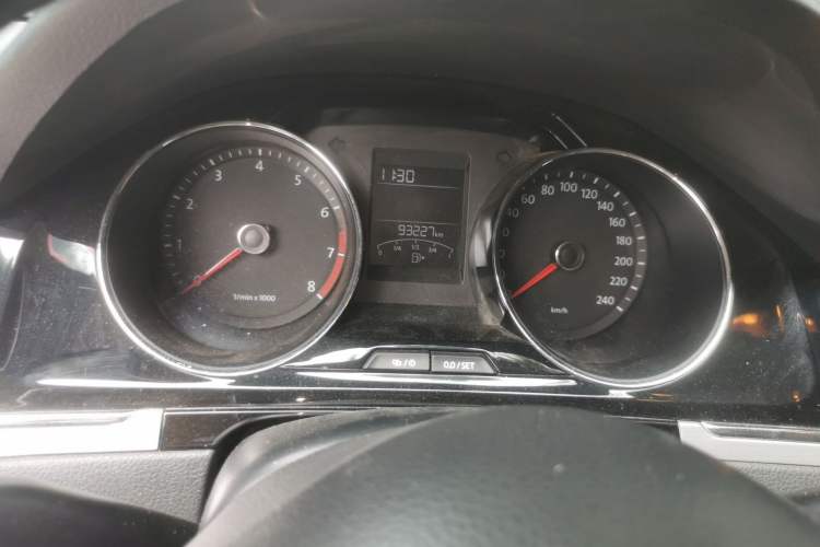 Used Volkswagen Bora 2014 1.6L Automatic Comfort Model Odometer Close Up