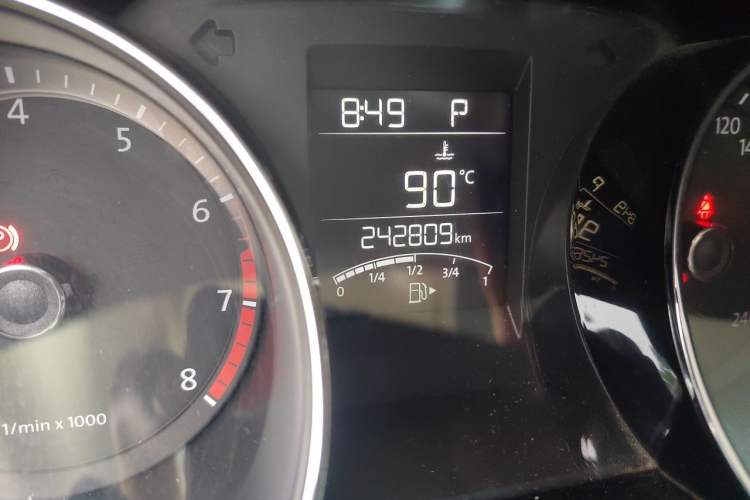 Used Volkswagen Bora 2014 1.6L Automatic Comfort Model Odometer Close Up