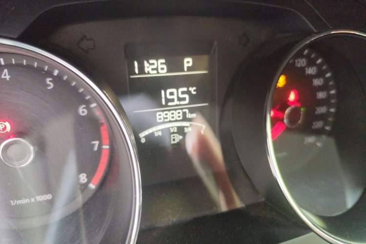 Used Volkswagen Bora 2014 1.6L Automatic Fashion Model Odometer Close Up