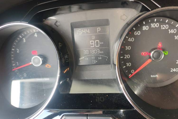 Used Volkswagen Bora 2014 1.4TSI Automatic Comfort Model Odometer Close Up