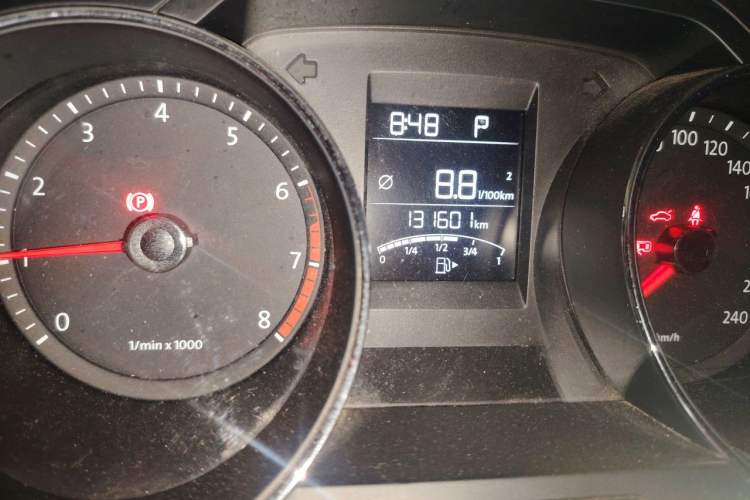 Used Volkswagen Bora 2014 1.6L Automatic Fashion Model Odometer Close Up
