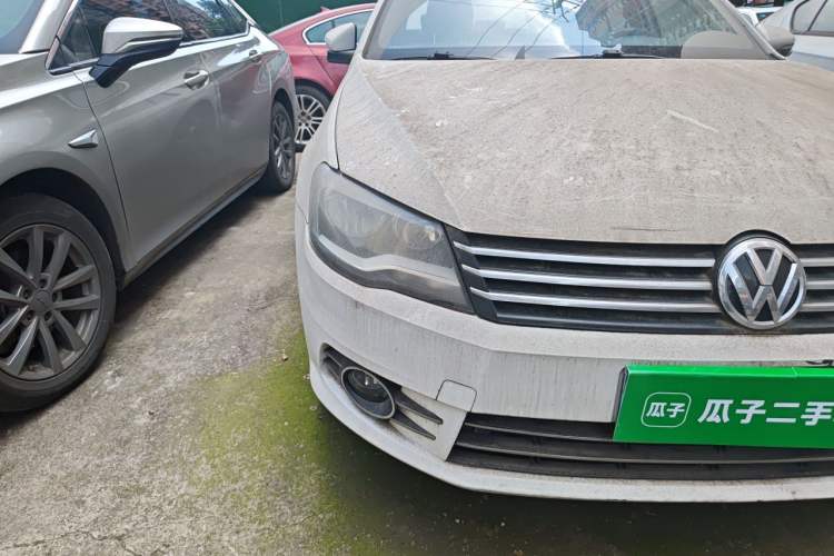Used Volkswagen Bora 2014 1.6L Manual Comfort Model Right Front Headlight