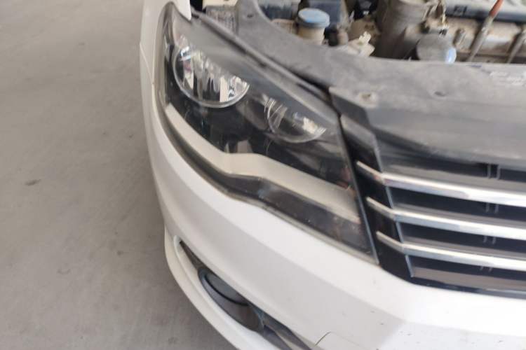 Used Volkswagen Bora 2014 1.6L Automatic Comfort Model Right Front Headlight