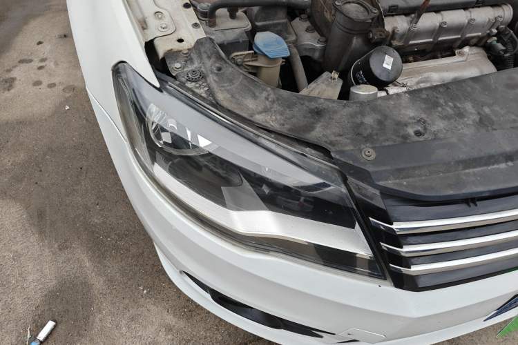 Used Volkswagen Bora 2014 1.6L Manual Comfort Model Right Front Headlight