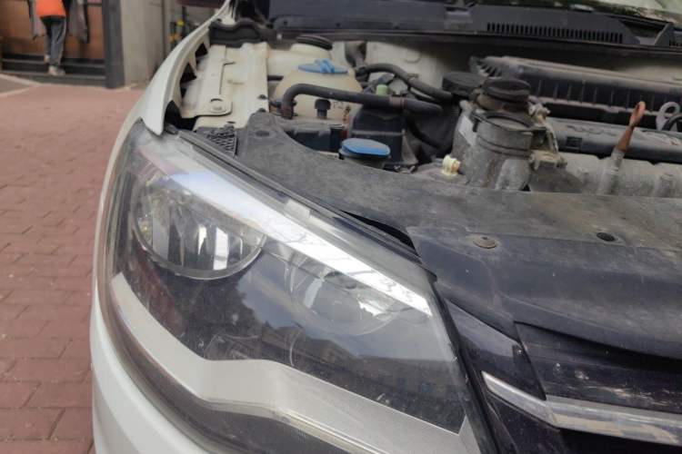 Used Volkswagen Bora 2014 1.6L Automatic Luxury Model Right Front Headlight