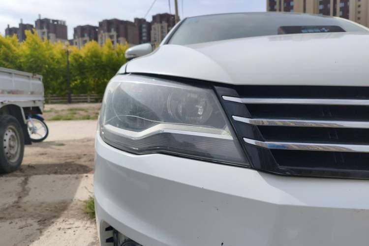Used Volkswagen Bora 2014 1.6L Automatic Comfort Model Right Front Headlight