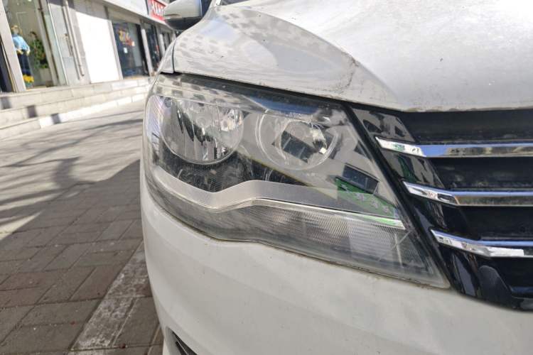 Used Volkswagen Bora 2014 1.6L Manual Comfort Model Right Front Headlight