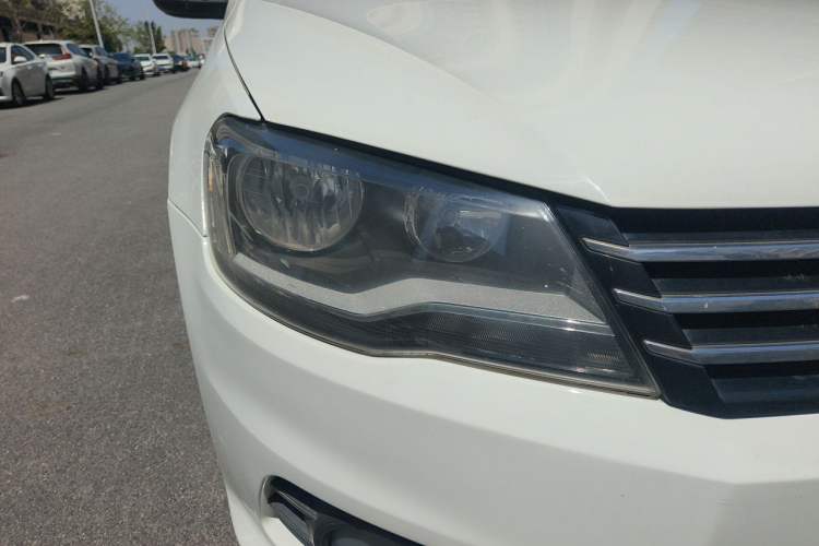 Used Volkswagen Bora 2014 1.4 TSI Manual Comfort Model Right Front Headlight