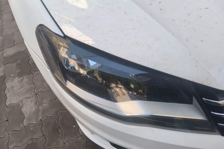 Used Volkswagen Bora 2014 1.6L Automatic Comfort Model Right Front Headlight