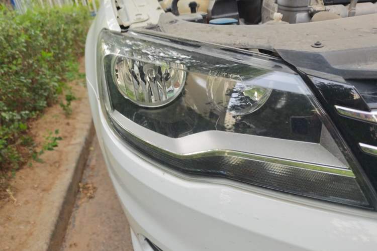 Used Volkswagen Bora 2014 1.6L Automatic Comfort Model Right Front Headlight