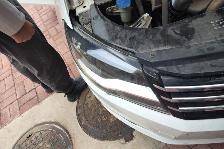 Used Volkswagen Bora 2014 1.4 TSI Manual Comfort Model Right Front Headlight