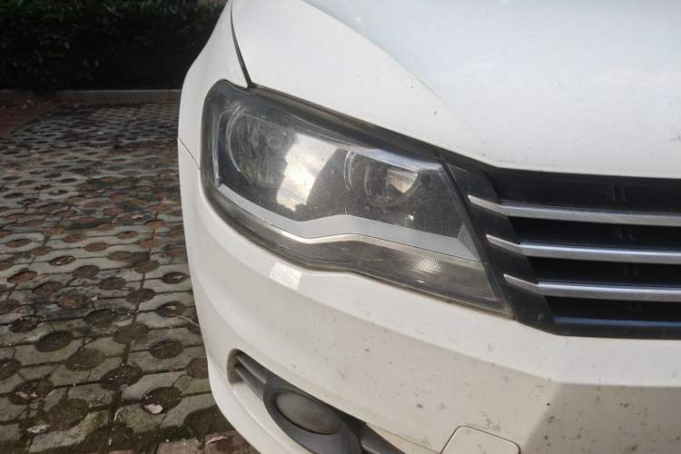 Used Volkswagen Bora 2014 1.6L Automatic Comfort Model Right Front Headlight