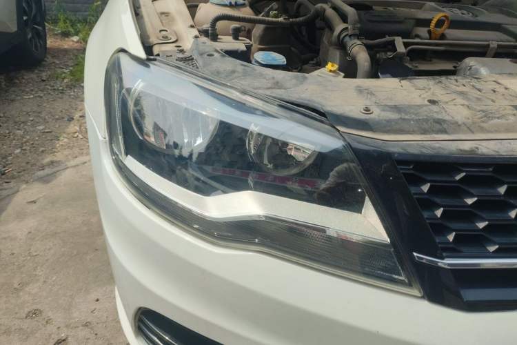 Used Volkswagen Bora 2014 1.4TSI Automatic Sportline Right Front Headlight