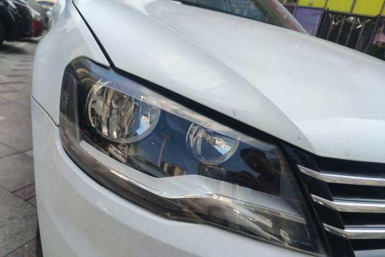 Used Volkswagen Bora 2014 1.6L Automatic Comfort Model Right Front Headlight