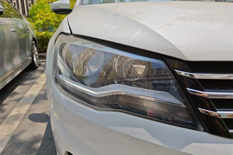 Used Volkswagen Bora 2014 1.4 TSI Manual Comfort Model Right Front Headlight