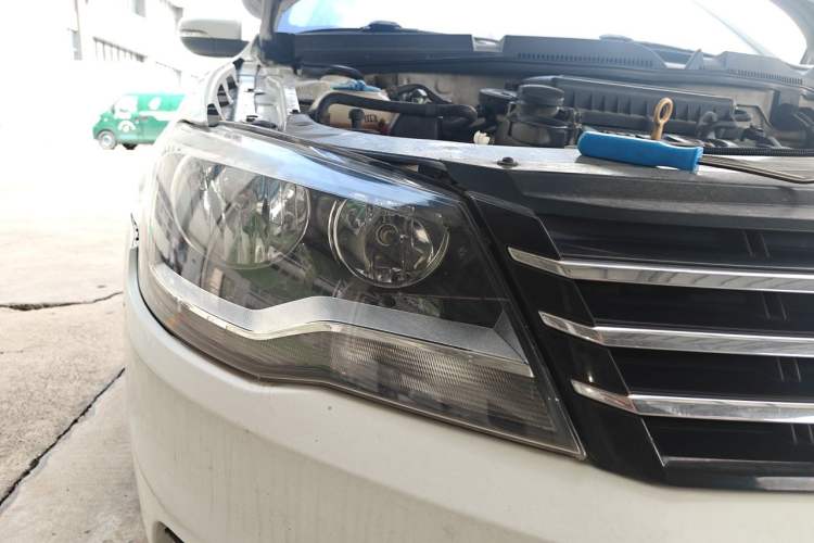Used Volkswagen Bora 2014 1.6L Manual Fashion Edition Right Front Headlight