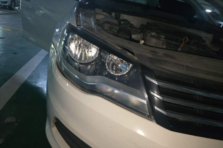 Used Volkswagen Bora 2014 1.6L Automatic Fashion Model Right Front Headlight