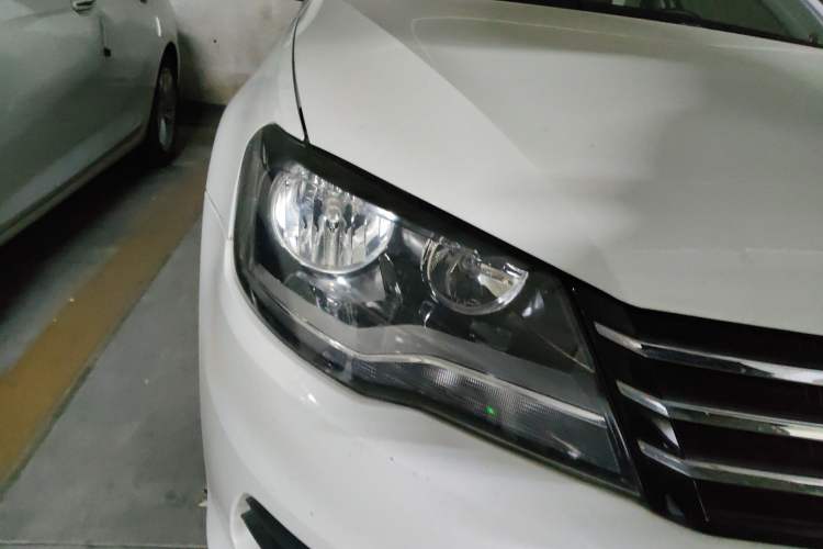 Used Volkswagen Bora 2014 1.6L Manual Fashion Edition Right Front Headlight