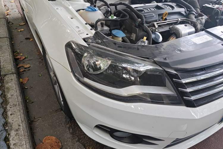 Used Volkswagen Bora 2014 1.4TSI Automatic Comfort Model Right Front Headlight