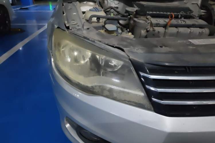 Used Volkswagen Bora 2014 1.6L Automatic Comfort Model Right Front Headlight
