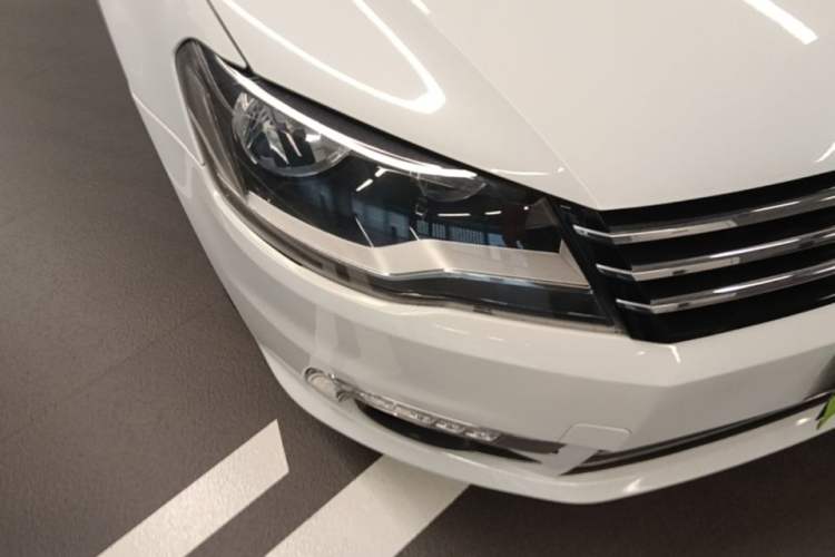 Used Volkswagen Bora 2014 1.6L Automatic Comfort Model Right Front Headlight