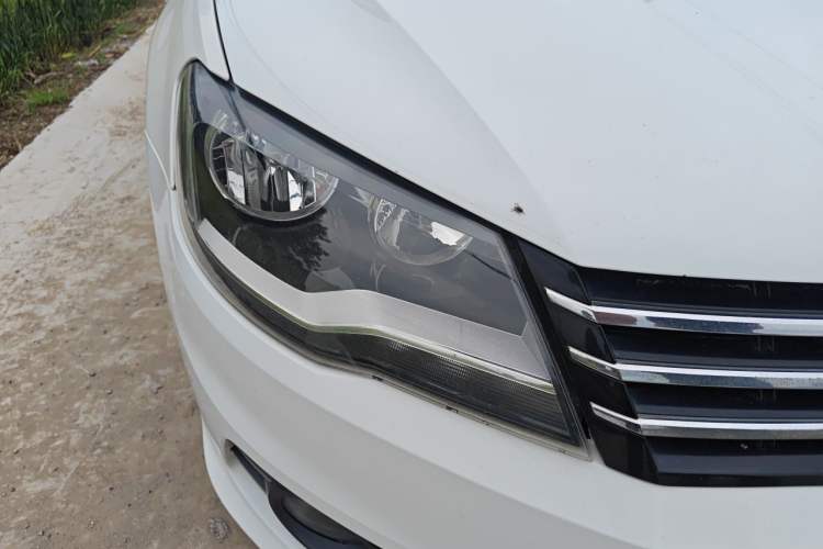 Used Volkswagen Bora 2014 1.6L Manual Comfort Model Right Front Headlight