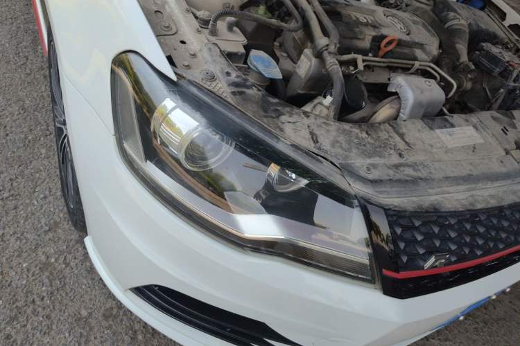 Used Volkswagen Bora 2014 1.4TSI Automatic Sportline Right Front Headlight