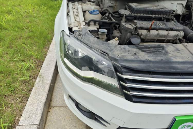 Used Volkswagen Bora 2014 1.6L Manual Comfort Model Right Front Headlight