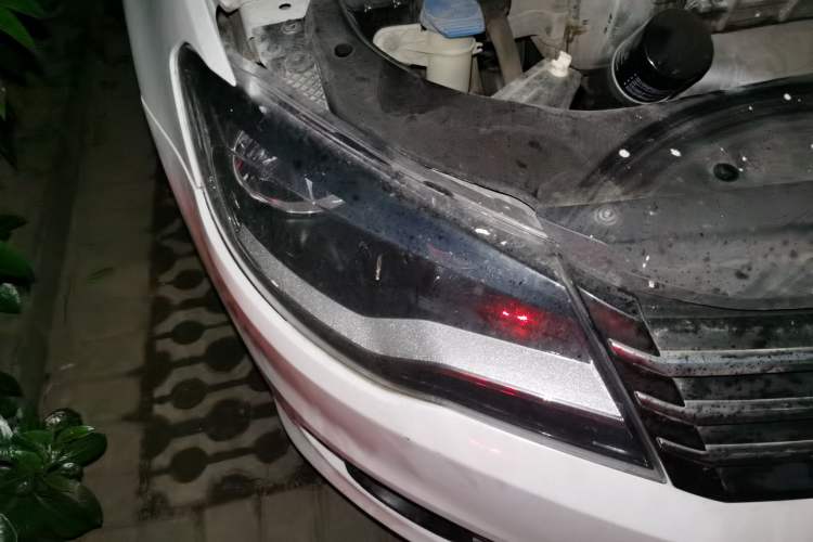 Used Volkswagen Bora 2014 1.6L Automatic Comfort Model Right Front Headlight