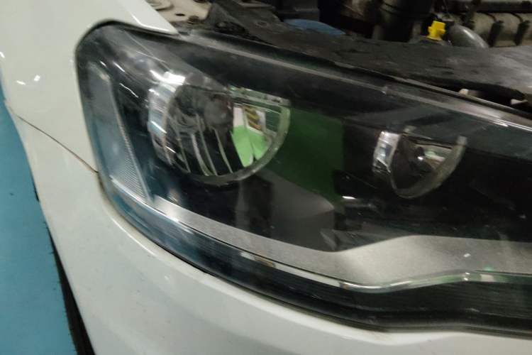 Used Volkswagen Bora 2014 1.6L Automatic Comfort Model Right Front Headlight