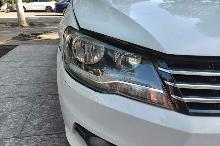 Used Volkswagen Bora 2014 1.6L Automatic Comfort Model Right Front Headlight