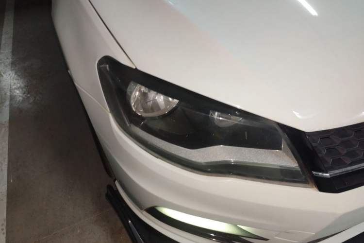Used Volkswagen Bora 2014 1.4TSI Automatic Sportline Right Front Headlight