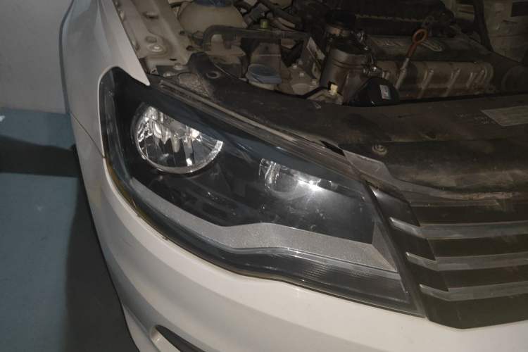 Used Volkswagen Bora 2014 1.6L Automatic Fashion Model Right Front Headlight