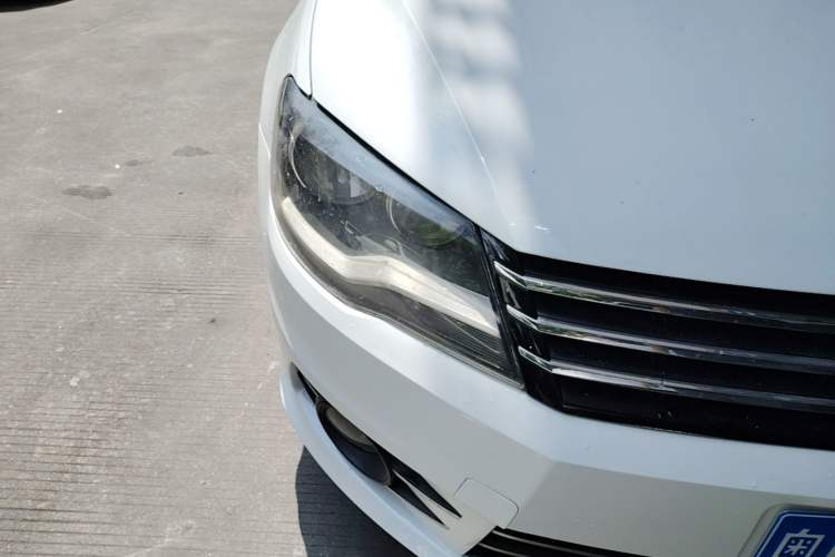 Used Volkswagen Bora 2014 1.6L Automatic Comfort Model Right Front Headlight