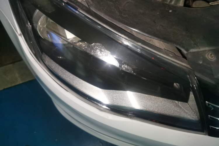 Used Volkswagen Bora 2014 1.6L Automatic Comfort Model Right Front Headlight
