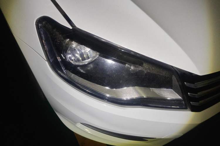 Used Volkswagen Bora 2014 1.6L Manual Fashion Edition Right Front Headlight